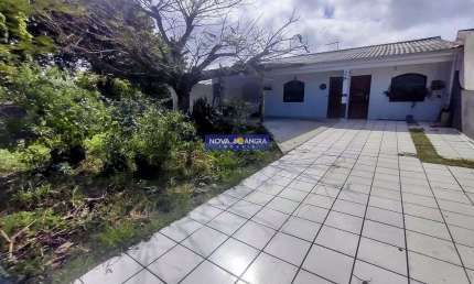 Residência com 03 dormitórios sendo 01 suíte  e amplo espaço de terreno