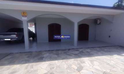 Residência com 03 dormitórios sendo 01 suíte á 2 quadras do mar