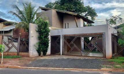 Sobrado para Venda em Campo Grande, Parque Residencial Rita Vieira, 3 dormitórios, 1 suíte, 4 banheiros, 1 vaga