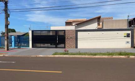 Casa para Venda em Campo Grande, Panorama, 4 dormitórios, 2 suítes, 3 banheiros, 5 vagas