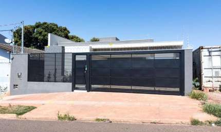 Casa para Venda em Campo Grande, São Francisco, 3 dormitórios, 1 suíte, 3 banheiros, 2 vagas