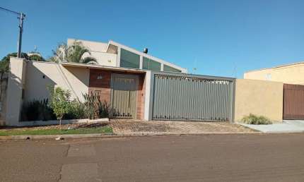 Casa para Venda em Campo Grande, Monte Castelo, 3 dormitórios, 1 suíte, 3 banheiros, 2 vagas