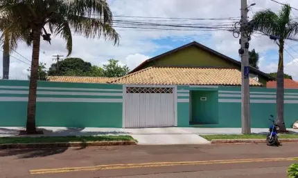 Casa para Venda em Campo Grande, Monte Castelo, 3 dormitórios, 2 suítes, 4 banheiros, 3 vagas