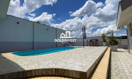 Casa com piscina mobiliada e equipada com 1 suíte mais 2 dormitórios e uma casa aos fundos com 1 suíte mais 1 dormitório!