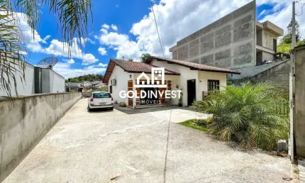 Casa com amplo terreno e 3 Quartos no Loteamento Lagoa Dourada bairro Souza Cruz