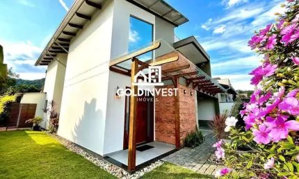 Casa com 3 dormitórios (sendo 1 suíte) com área de festas e piscina no bairro Cedrinho
