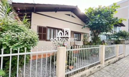 CASA COM AMPLO ESPAÇO DE TERRENO E OTIMA LOZALIZAÇÃO NA SANTA TEREZINHA