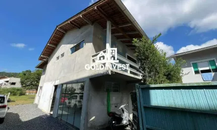Casa com Salas Comerciais e Amplo Terreno no Bairro Guarani, Brusque, SC
