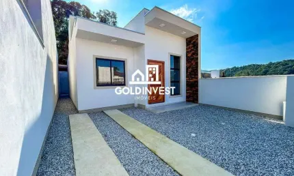 Casa nova com passagem lateral Bairro Primeiro de Maio