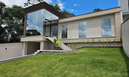 Casa com 5 quartos a venda no Loteamento Tulipas no Bairro Primeiro de Maio