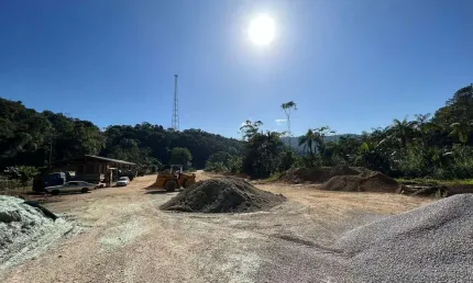 Terreno com mais de 7 mil metros quadrados na São Pedro