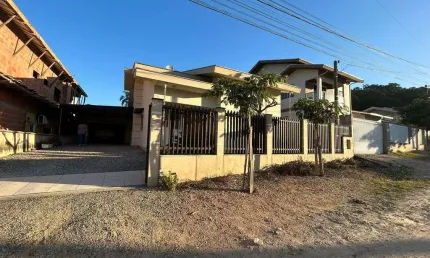 Casa a venda com 2 quartos sendo 1 suíte no bairro Limoeiro