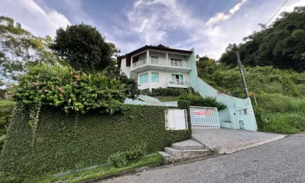 Casa à venda, 2 quartos, 1 suíte, 2 vagas, Centro - Brusque/SC