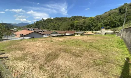 Terreno no centro de guabiruba com 1.012 m² plano pronto para construir apenas 11 minutos do centro de brusque (aceita financiamento)