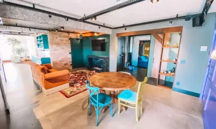 Apartamento refinado no São Luiz com tema FRIENDS do seriado, e laser completo.