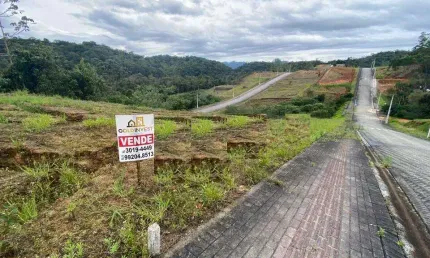 Terreno terraplanado com escritura no Aymoré Guabiruba