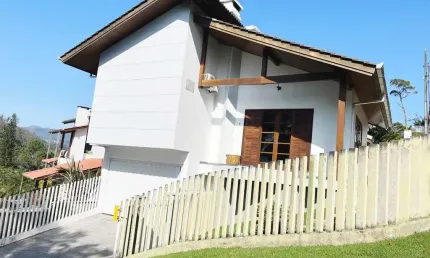 Casa à venda, 2 quartos, 1 suíte, 3 vagas, Primeiro de Maio - Brusque/SC