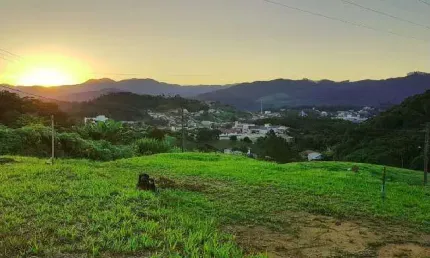 Terreno em Dom Joaquim para casa alto padrão a 9 km do centro de Brusque