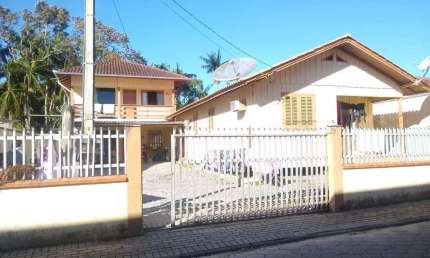 Casa à venda, 6 quartos, 1 vaga, CENTRO - Guabiruba/SC