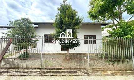 Casa solta com 3 quartos em terreno de 300m² no bairro Limoeiro em Brusque/Itajaí