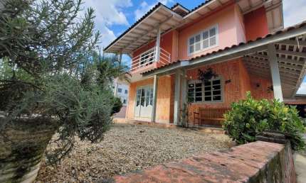 CASA DE 3 QUARTOS SEMI MOBILIADA À VENDA NO BAIRRO RIO BRANCO
