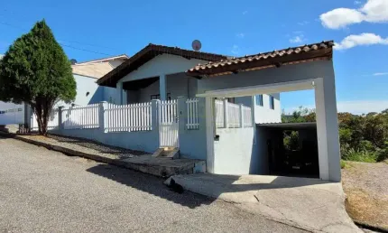 Casa Solta á Venda com 140m² no Bairro Águas Claras em Brusque