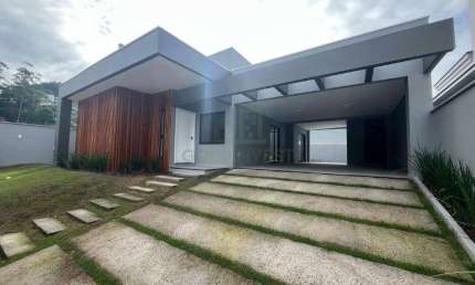Casa com 3 quartos, 3 vagas de garagem em Guabiruba