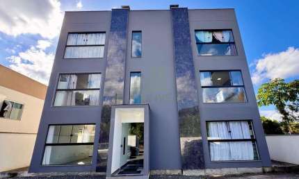 Apartamento com dois quartos amplos no Bairro Limeira