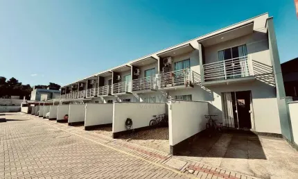 Linda casa de 2 quartos em Dom Joaquim – Semi-mobiliada e em condomínio fechado