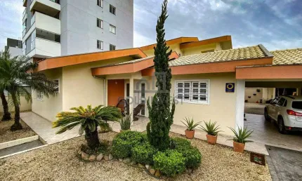 Casa com 4 quartos à venda no São Luiz, Brusque 