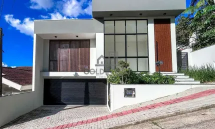 Casa com alto padrão de acabamento com 3 quartos no bairro São Pedro próximo a Prefeitura