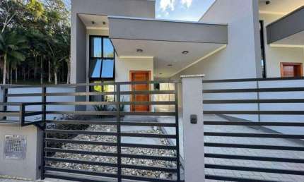 Casa para venda com 2 quartos e amplo terreno no bairro Lageado Baixo, Guabiruba.