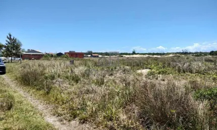 300 m² de área pronta para você construir seu imóvel na praia ainda este ano! 300m do mar!