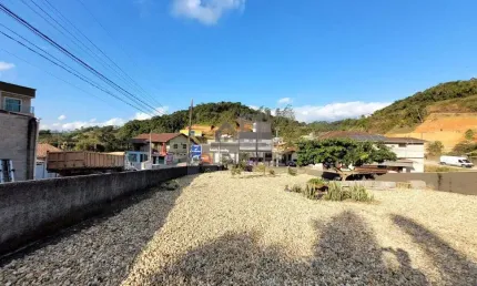 Amplo Terreno com casa no bairro Cedrinho em Brusque
