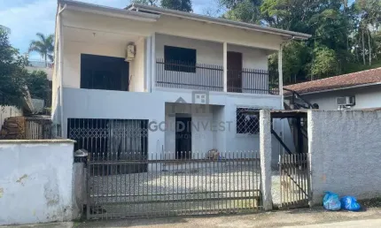 Oportunidade Imperdível! Casa Ampla de 2 Andares à Venda
