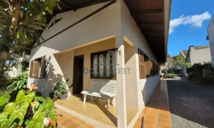 Casa á Venda com 4 quartos no bairro Santa Terezinha em Brusque