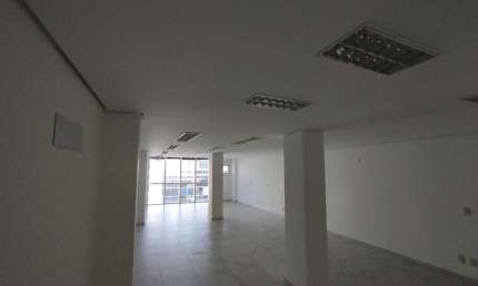 Sala comercial de 90m² com excelente localização no centro de Brusque !!