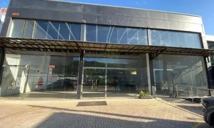 Galpão comercial com 600m² ao lado da FIP em Brusque!