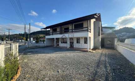 Casa com 5 quartos para alugar no Dom Joaquim, Brusque 
