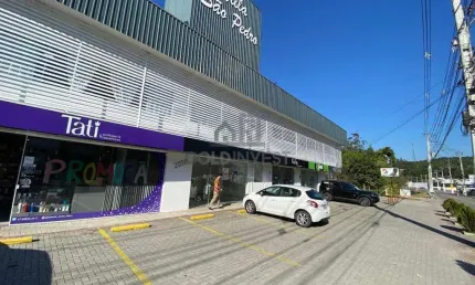 Sala comercial bem localizada em São Pedro-Brusque!!