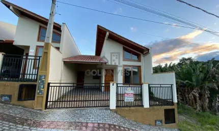 Casa semi mobiliada com 2 dormitórios no bairro thomaz coelho-brusque!!