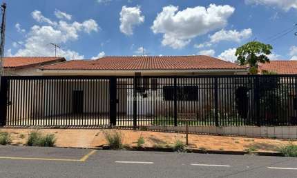Casa 3 dormitórios para Venda em São José do Rio Preto, Jardim Nazareth, 3 dormitórios, 1 suíte, 3 banheiros, 2 vagas