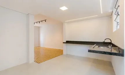 Apartamento à venda  com 3 quarto(s), recém reformado, em excelente localização