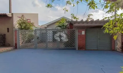 Casa à venda na Independência, 3 quartos, 1 suíte, 2 vagas.