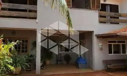 SOBRADO Á VENDA NO PARQUE DOS LAGOS , 3 QUARTOS, SENDO 1 SUÍTE, 4 VAGAS