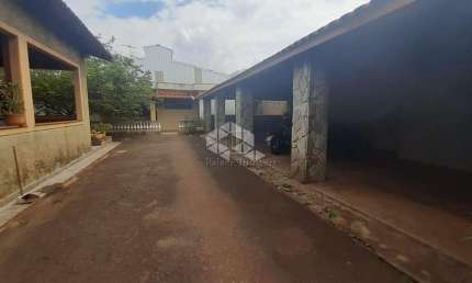 Casa à venda  com Barracão - Bairro Campos Elíseos.