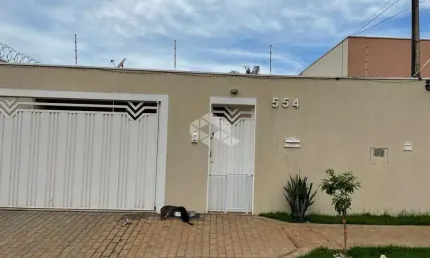 VENDE-SE CASA NO JARDIM OURO BRANCO COM 3 DORMITORIOS,1SUITE.
