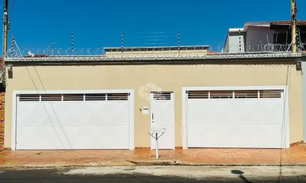 Casa Alto Padrão - Lazer Completo no Jardim Santa Luzia - 5 Dorm - Piscina Aquecida