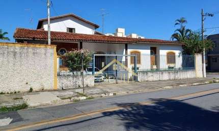 Casa com 3 dormitórios à venda, 250 m² por R$ 1.200.000,00 - Centro - Pindamonhangaba/SP