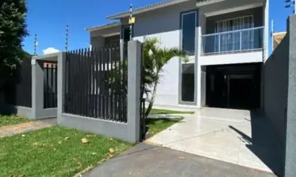 Sobrado para Venda em Campo Mourão, Jardim Country Club, 3 dormitórios, 1 suíte, 2 banheiros, 4 vagas